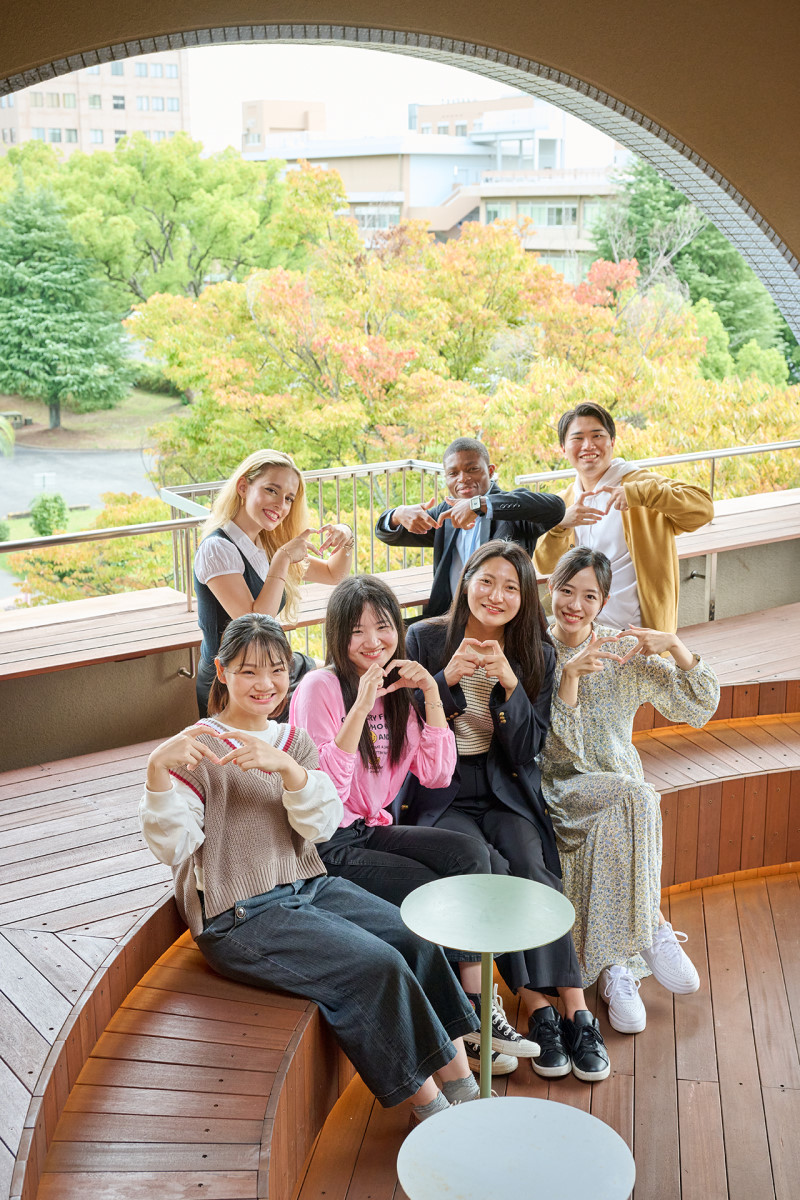 学生の皆さんと那須学長