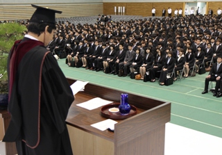 平成25年度入学式を開催 国立大学法人 岡山大学