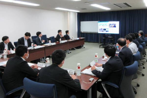 内閣府地方創生推進事務局審議官らが岡山大学病院を視察