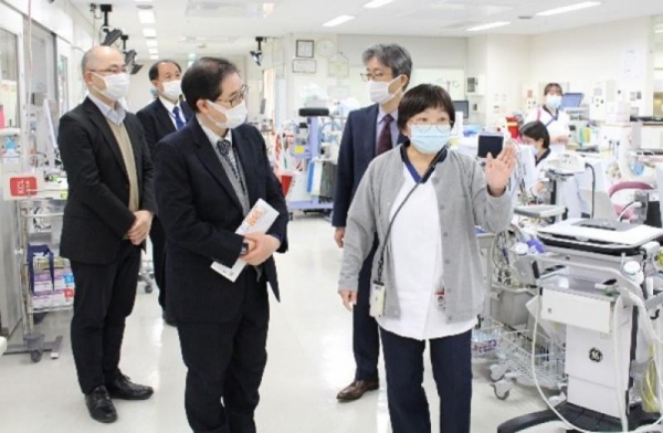 元内閣府科学技術・イノベーション推進事務局長で岡山大学経営協議会委員でもある松尾泰樹氏が岡山大学を訪問―最先端研究装置「Arctis」や岡山大学病院などを視察―