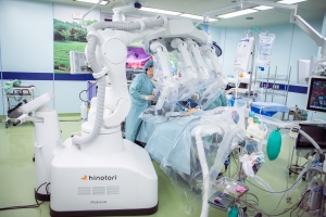 10月上旬にヒノトリを用いて岡山大学病院で行われた手術の様子