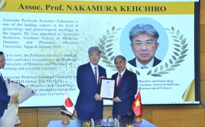名誉教授授与式（中村准教授）
