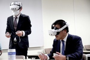 VRゴーグルを使ったメタバース病棟体験